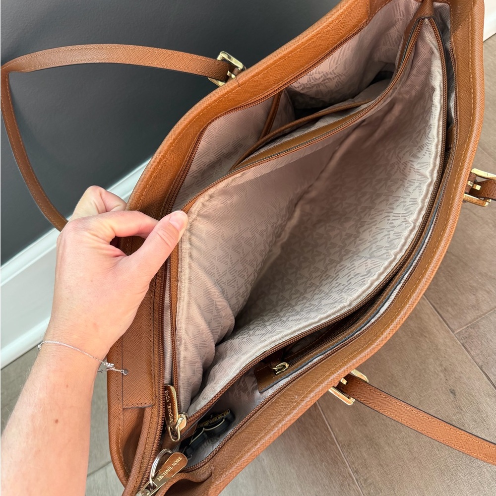 Michael Kors Tan Tote / Laptop Bag - Picture 7 of 15